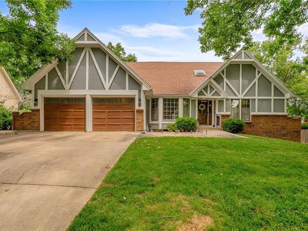 8408 W 115th Street, Overland Park, KS 66210