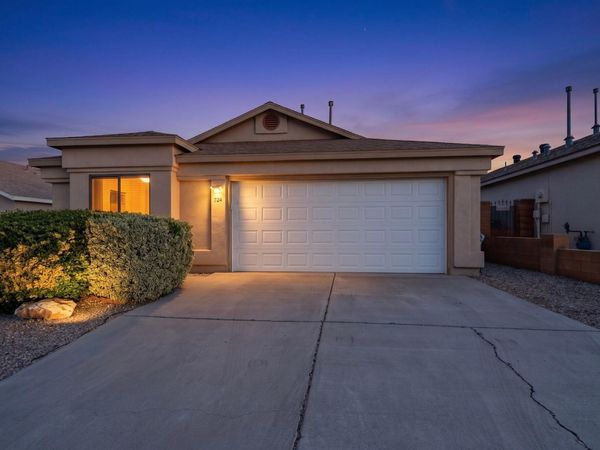 724 Shire Street SW, Albuquerque, NM 87121