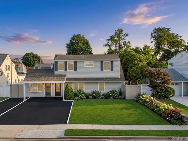26 Picture Lane, Hicksville, NY 11801