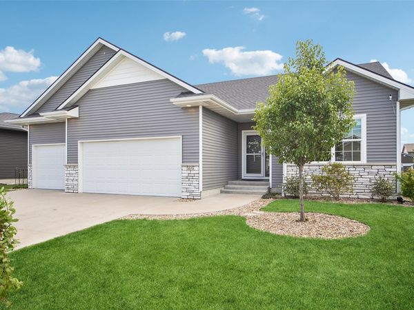 309 Summit Circle NW, Bondurant, IA 50035