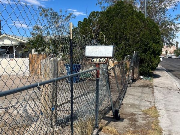 6160 Yellowstone Avenue , Las Vegas, NV 89156