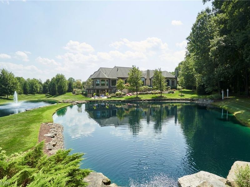 520 Arbor Falls Drive, Sharon, OH 44281 Photo 29