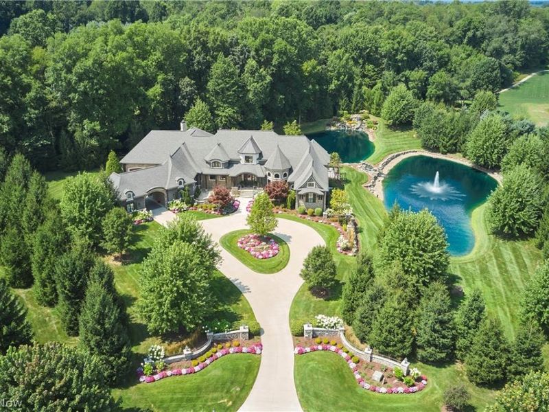 520 Arbor Falls Drive, Sharon, OH 44281 Photo 3