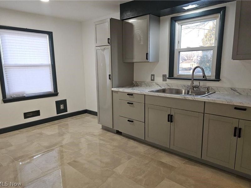 4063 E 148th Street, Cleveland, OH 44128 Photo 2
