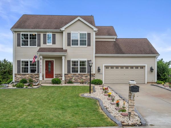 W141N10538 Wooded Hills Dr, Germantown, WI 53022