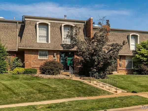 4327 Chateau De Ville Drive , St Louis, MO 63129