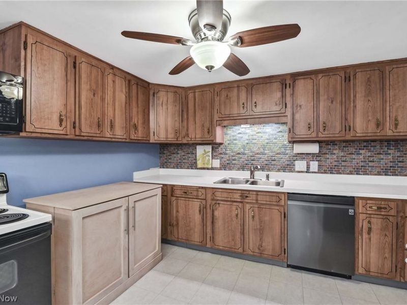 1600 Ridgewood Court, Twinsburg, OH 44087 Photo 4