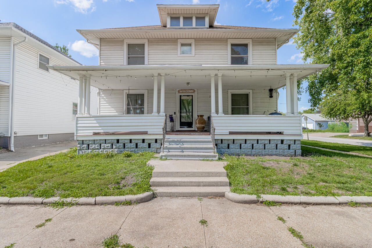 211 E Valley Street, Red Oak, IA 51566 Main Photo