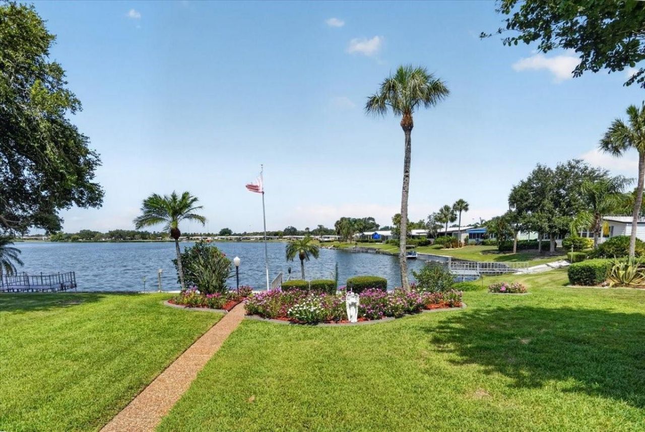 8469 Imperial Lakes Circle, Palmetto, FL 34221 Photo