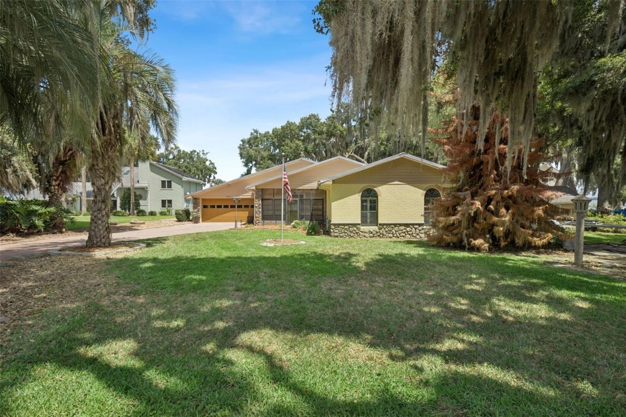 35040 Shady Oaks Lane, Fruitland Park, FL 34731 Photo