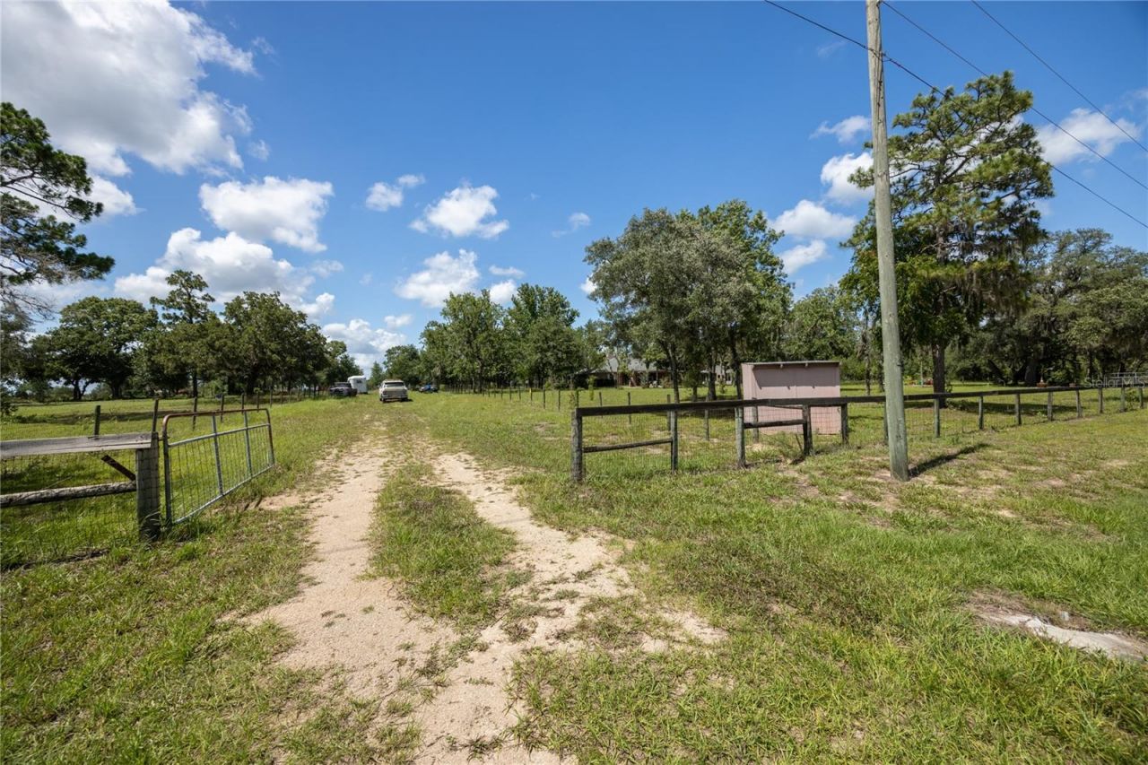 11751 SE 16th Lane , Morriston, FL 32668 Photo
