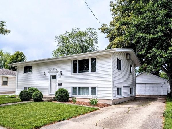 1407 S KERNAN AVENUE, Appleton, WI 54915