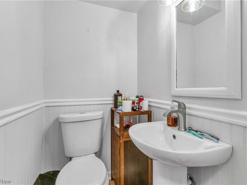 607 Castle Boulevard, Akron, OH 44313 Photo 17