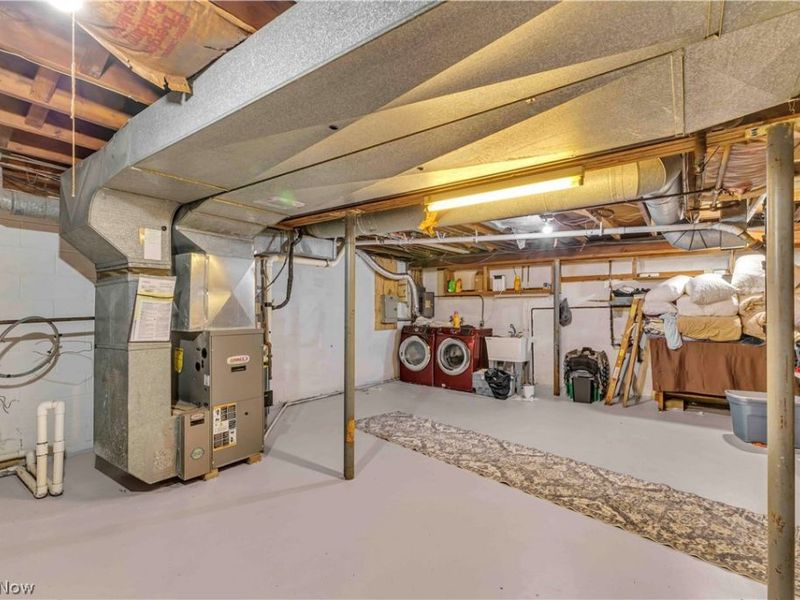 607 Castle Boulevard, Akron, OH 44313 Photo 33