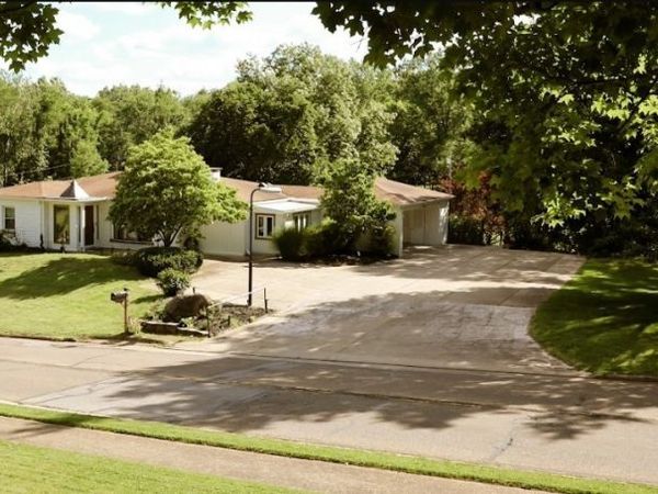 789 Colegate Drive , Marietta, OH 45750