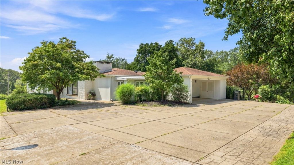 789 Colegate Drive, Marietta, OH 45750