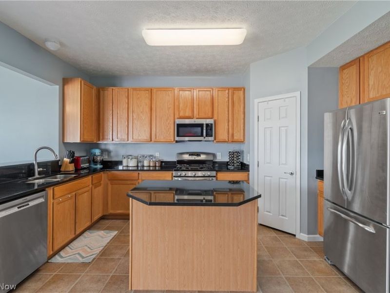 2489 Captens Street NE, Canton, OH 44721 Photo 10