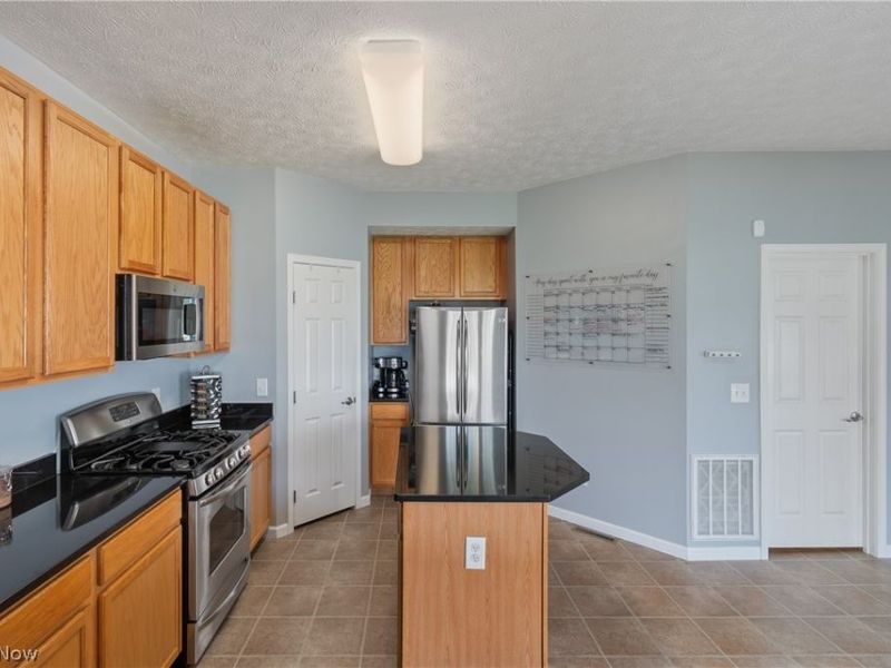 2489 Captens Street NE, Canton, OH 44721 Photo 9