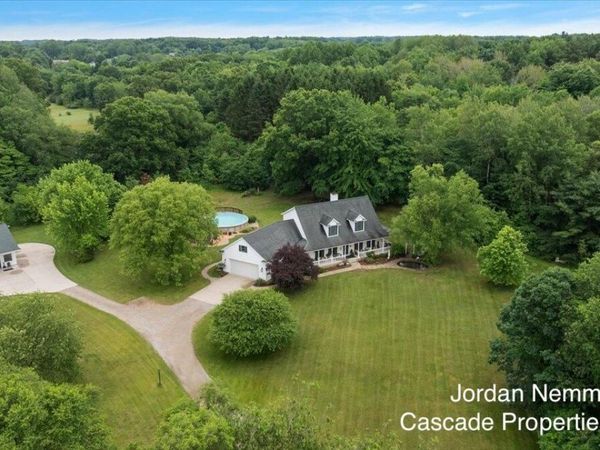 8236 Alpine Avenue NW, Sparta, MI 49345