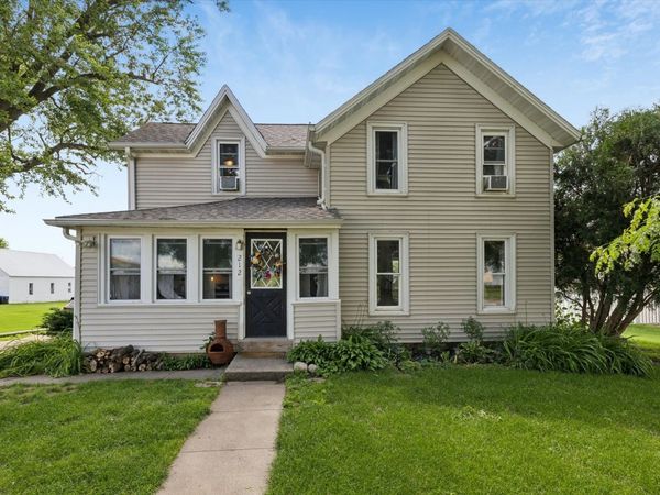 212 Main Street , Delmar, IA 52037