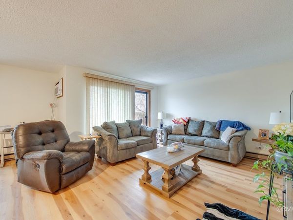 710 N Briar Hill Lane , Unit 5, Addison, IL 60101