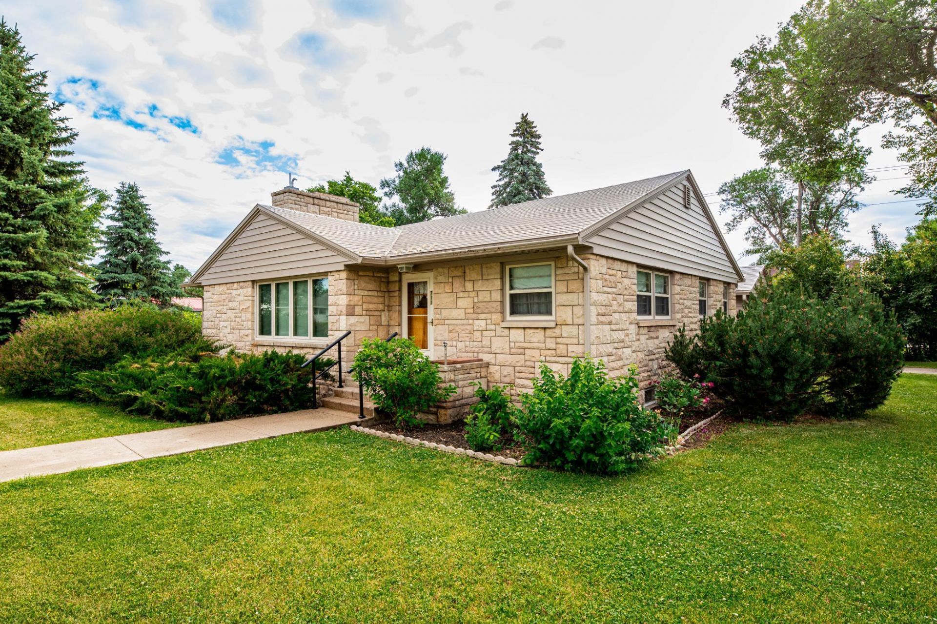 711 Forest Street, Lisbon, ND 58054 Main Photo