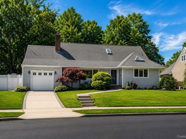2184 Seneca Drive S, Merrick, NY 11566