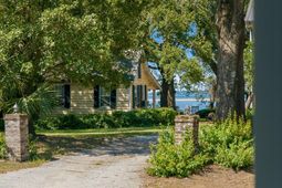 328 Bennett Street photo 4