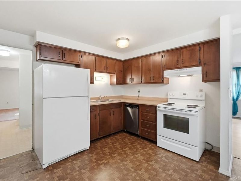 7137 Castlecrest Drive, Huber Heights, OH 45424 Photo 10