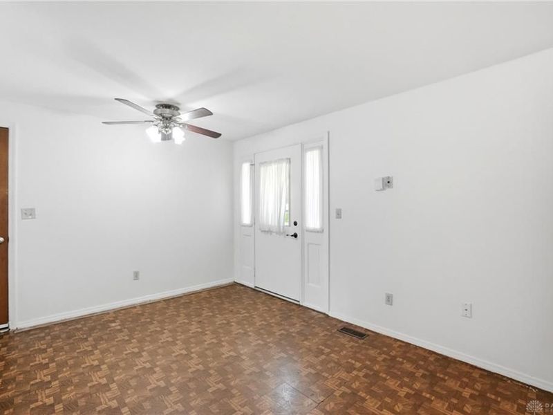 7137 Castlecrest Drive, Huber Heights, OH 45424 Photo 14