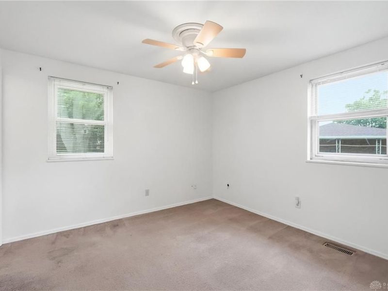 7137 Castlecrest Drive, Huber Heights, OH 45424 Photo 15