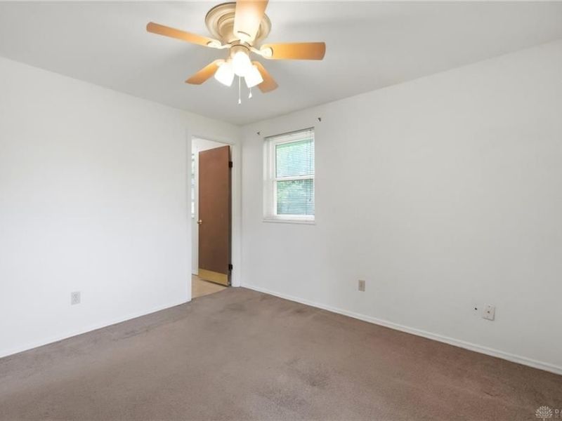 7137 Castlecrest Drive, Huber Heights, OH 45424 Photo 16