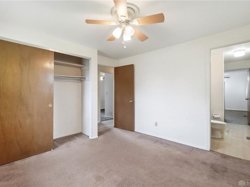 7137 Castlecrest Drive, Huber Heights, OH 45424 Photo 17