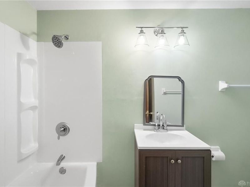 7137 Castlecrest Drive, Huber Heights, OH 45424 Photo 23