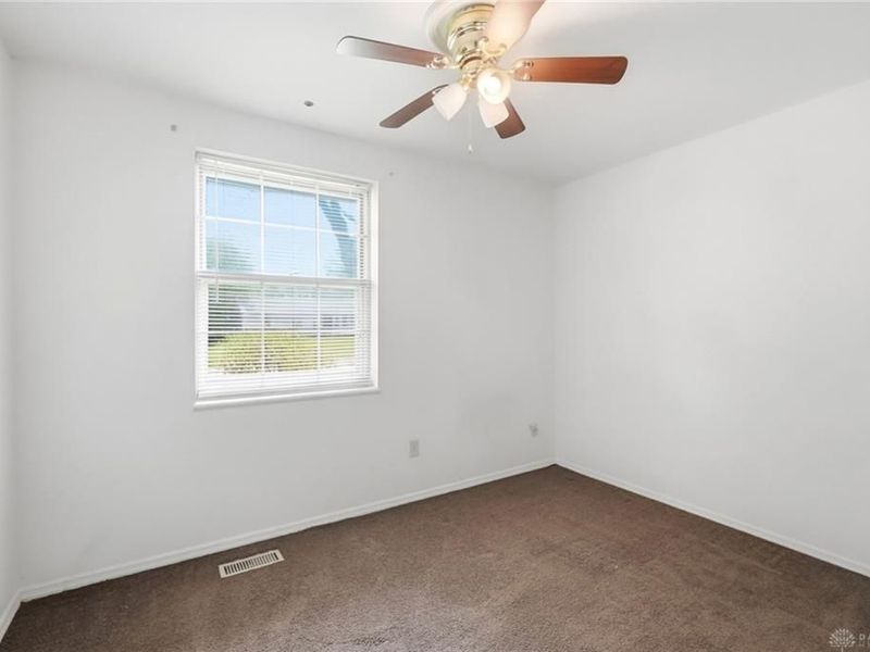 7137 Castlecrest Drive, Huber Heights, OH 45424 Photo 25