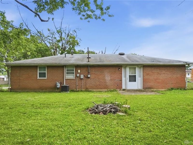 7137 Castlecrest Drive, Huber Heights, OH 45424 Photo 27