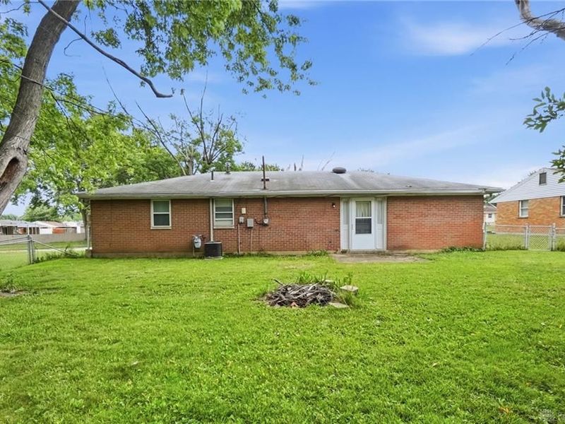 7137 Castlecrest Drive, Huber Heights, OH 45424 Photo 28