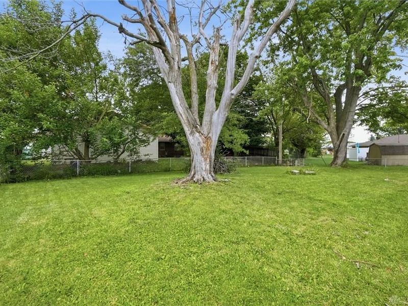 7137 Castlecrest Drive, Huber Heights, OH 45424 Photo 29
