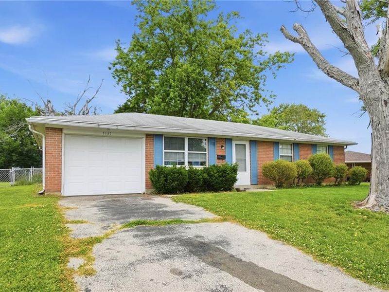 7137 Castlecrest Drive, Huber Heights, OH 45424 Photo 3