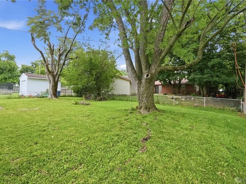 7137 Castlecrest Drive, Huber Heights, OH 45424 Photo 30