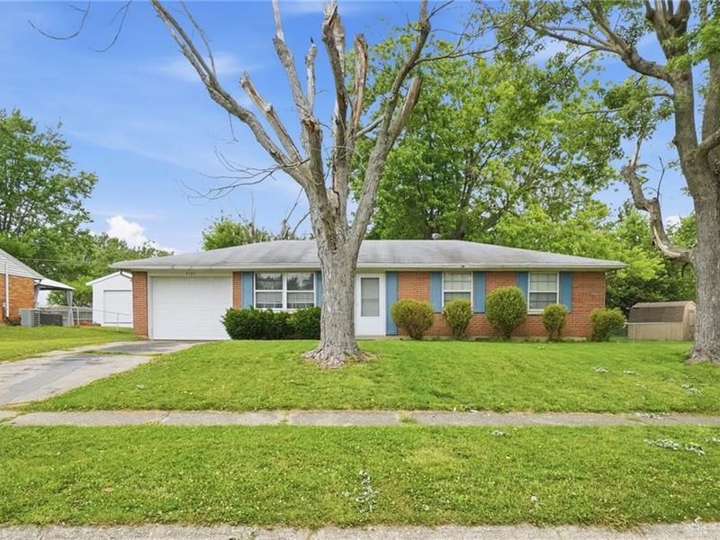 7137 Castlecrest Drive, Huber Heights, OH 45424 Photo 4