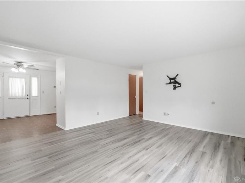 7137 Castlecrest Drive, Huber Heights, OH 45424 Photo 7