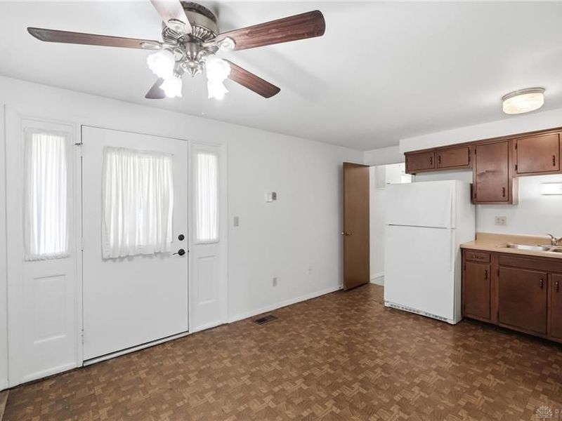 7137 Castlecrest Drive, Huber Heights, OH 45424 Photo 8