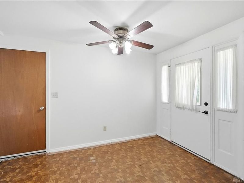 7137 Castlecrest Drive, Huber Heights, OH 45424 Photo 9