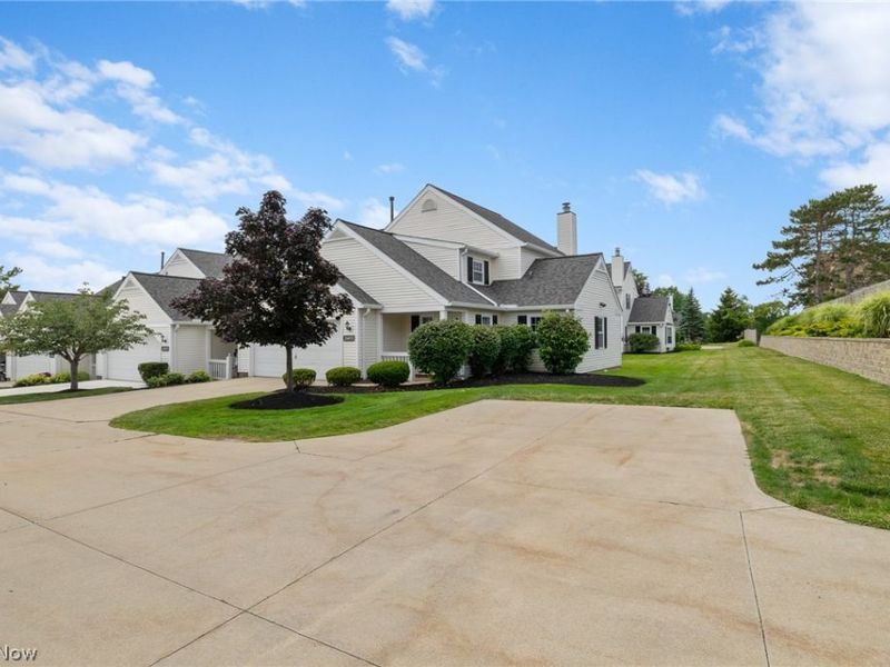 21872 Addington Boulevard, Unit 15, Rocky River, OH 44116 Photo 2