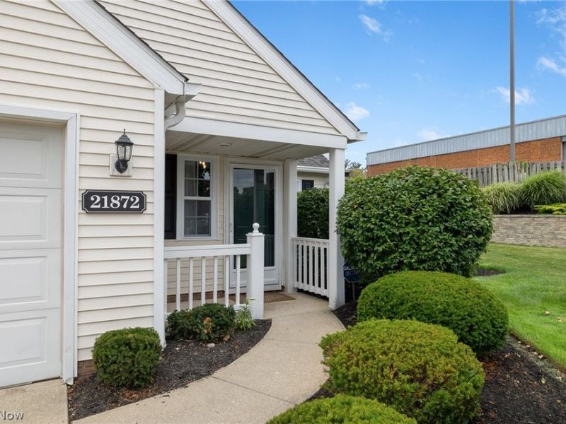 21872 Addington Boulevard, Unit 15, Rocky River, OH 44116 Photo 3