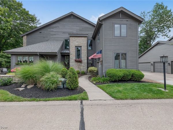 1025 Stonewood Court , Westlake, OH 44145