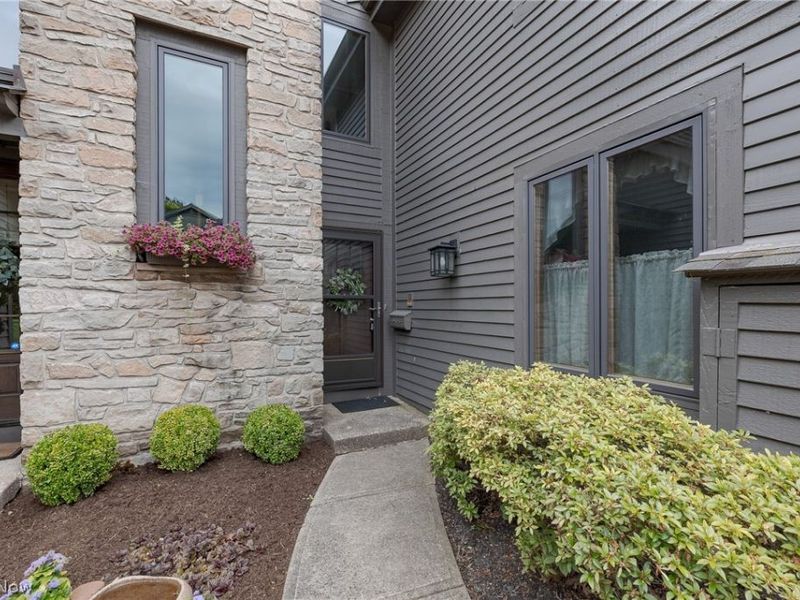 1025 Stonewood Court, Westlake, OH 44145 Photo 2