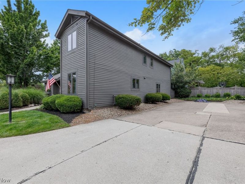 1025 Stonewood Court, Westlake, OH 44145 Photo 3