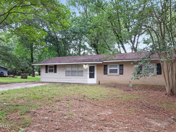 350 Queen Margaret Lane, Jackson, MS 39209